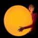 Glowzilla Wubble leuchtender Ball in Neon-Orange, 75 cm