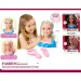 Kämmbarer Puppenkopf mit langen blonden Haaren in zwei verschiedenen Outfits mit Zubehör.