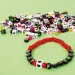 PlayBox: Bunte Buchstaben- und Zahlenperlen, auffädelbar, 2000-teiliges Perlen-Set