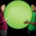 Super Glo Wubble leuchtender Blasenball in Grün, 75 cm