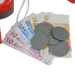Weiß-rote elektronische Registrierkasse mit Geräuschen, Produkten und Spielgeld 25x10x14cm